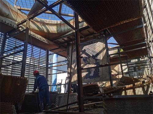 如何解決<a href=http://www.km225.cn target=_blank class=infotextkey>工業(yè)冷卻塔</a>噪音