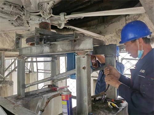 <a href=http://www.km225.cn/tags23_0.html target=_blank class=infotextkey>冷卻塔風(fēng)機(jī)</a>噪音控制方法