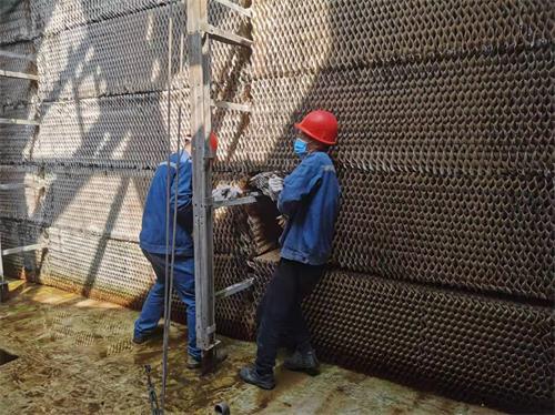 <a href=http://www.km225.cn/tags21_0.html target=_blank class=infotextkey>冷卻塔填料</a>更換