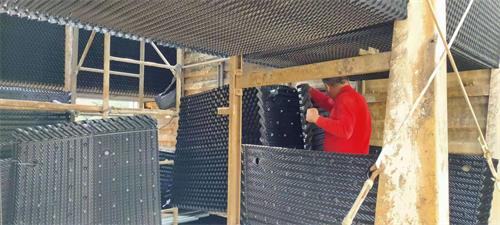 <a href=http://www.km225.cn/tags21_0.html target=_blank class=infotextkey>冷卻塔填料</a>拆除